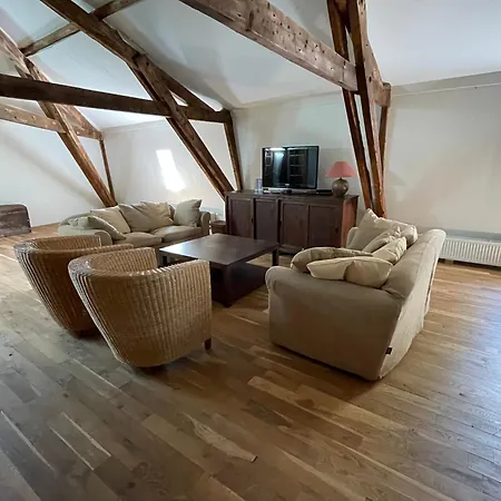 Maison De Famille Les Tourelles Hébergement de vacances Tour-de-Faure