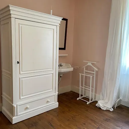 Semesterbostad Maison De Famille Les Tourelles Tour-de-Faure